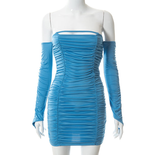 Vestido Corto Elegante con Hombros Descubiertos y Pliegues Traseros - Image 2