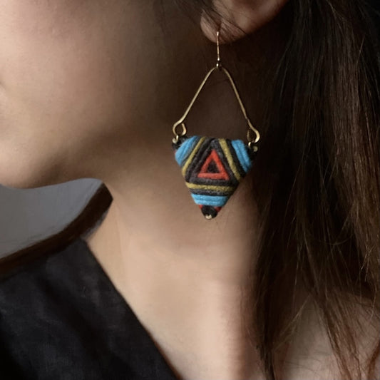 Aretes de Diseñador Contraste de Colores - Clips Auditivos Nicho Lujo - Image 2