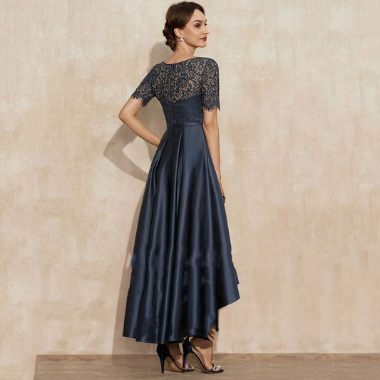 Vestido Corto de Satén Azul Marino con Encaje y Manga Corta - Image 2