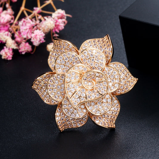 Anillo de Flor con Micro Circonitas de Lujo - Image 2