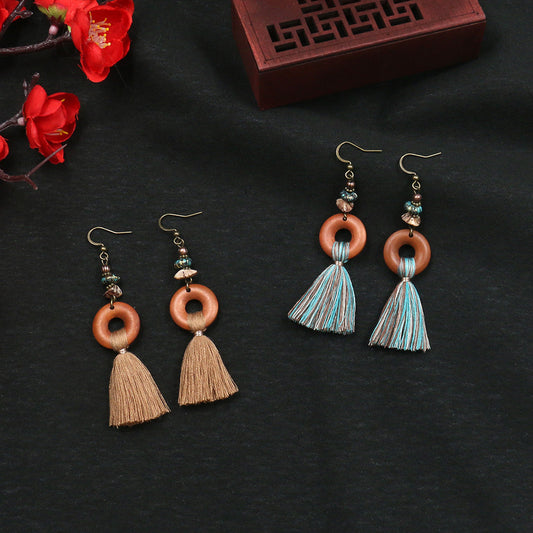 Aretes de Madera con Borla Elegante - Image 2