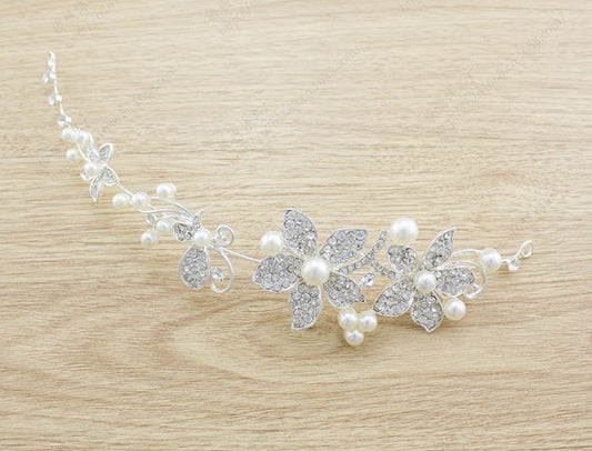 Conjunto de Joyería Nupcial con Mariposa - Collar de Perlas y Tocado de Cadena Suave - Image 2