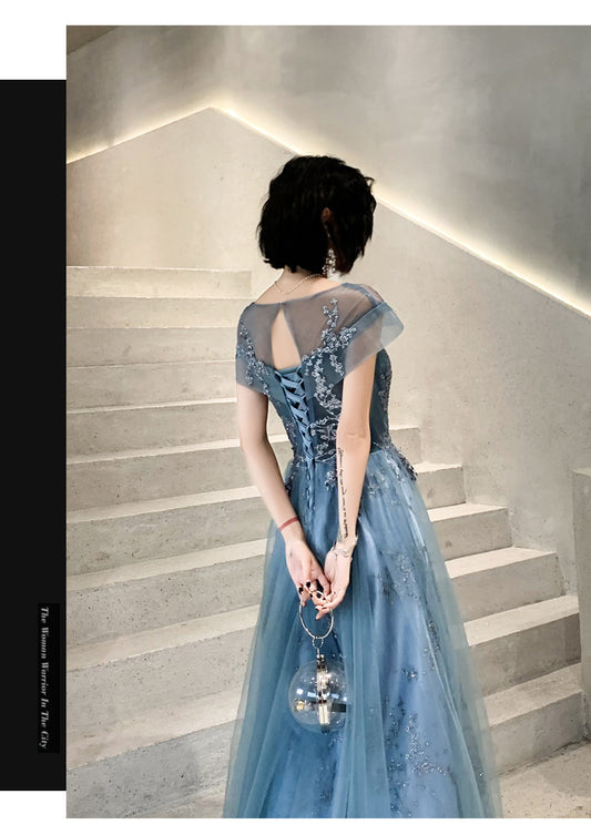 Vestido de Noche Elegante de Lujo con Detalles Estructurados - Image 2