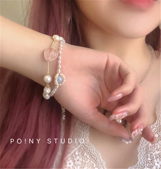 Pulsera de Amatista y Piedra de Luna con Mariposa de Metal - Diseño Exclusivo - Image 2