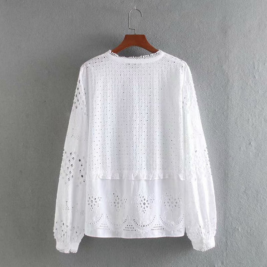 Camisa Elegante de Cuello Alto con Bordado y Detalles Recortados - Image 2