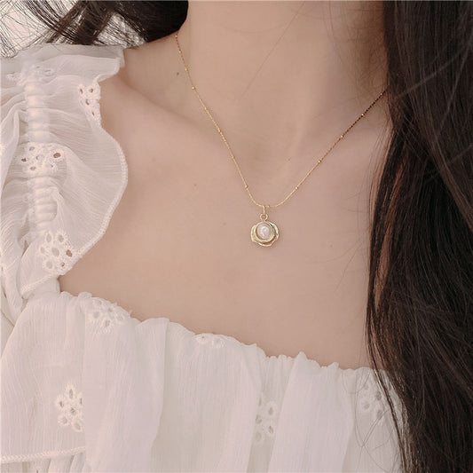 Collar Retro con Perlas Barrocas y Acero de Titanio Inalterable - Image 2