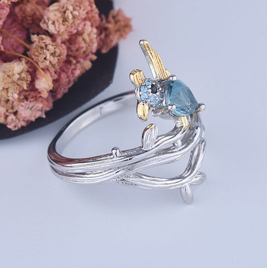 Anillo de Oro Bicolor con Diamantes y Diseño Vintage en Forma de Pera - Image 2