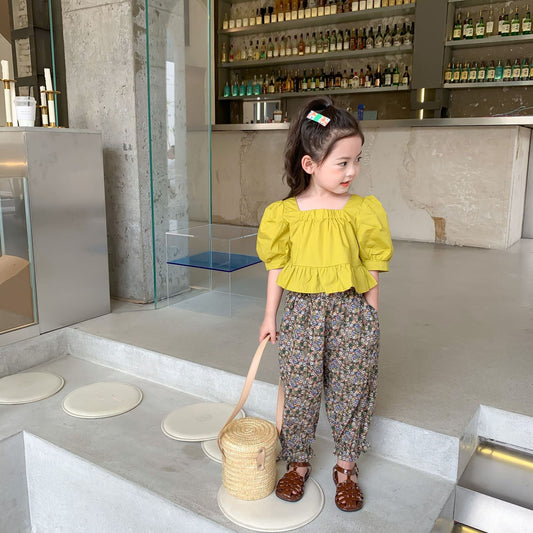 Conjunto Infantil: Blusa con Mangas Abullonadas y Pantalón Floral - Image 2