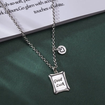 Collar de Buena Suerte Cuadrado Vintage con Dije de Amor - Image 2