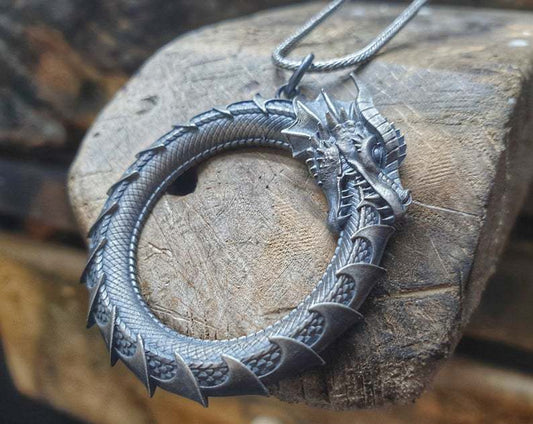 Collar Colgante Ouroboros Dragón Metálico para Hombre - Image 2