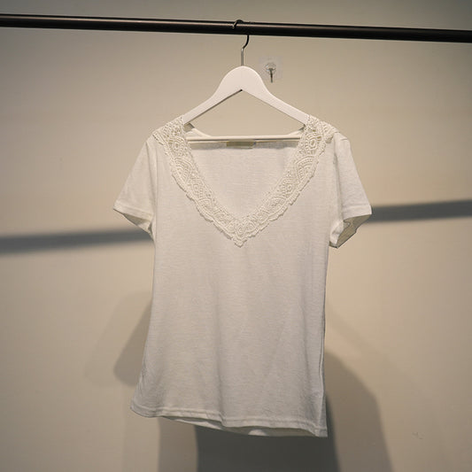 Blusa Manga Corta con Encaje Bordado y Escote en V - Image 2