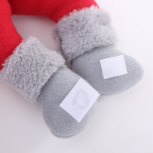 Plush Santa Claus curtain tie-back with a red and grey knitted hat, white beard, and red body, holding a golden curtain. - Image 2