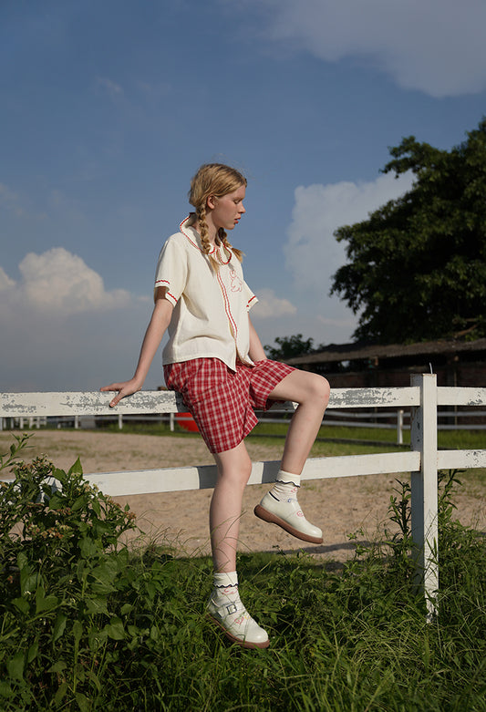 Camisa Beige con Bordado de Conejo y Diseño Ondulado - Image 2