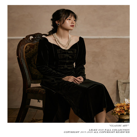 Vestido Retro de Terciopelo Negro con Aberturas Elegantes - Image 2