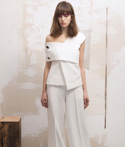 Blusa Asimétrica Blanca y Negra de Dos Botones - Versátil para Capas y Uso Exterior - Image 2