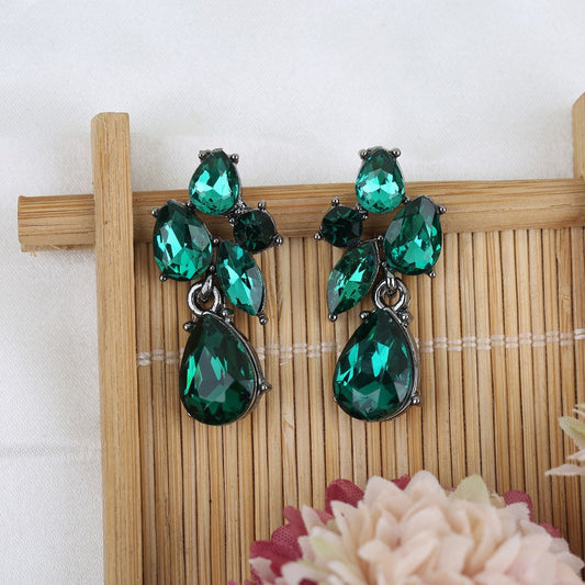 Aretes de Acero Quirúrgico con Cristales - Diseño Minimalista Elegante - Image 2