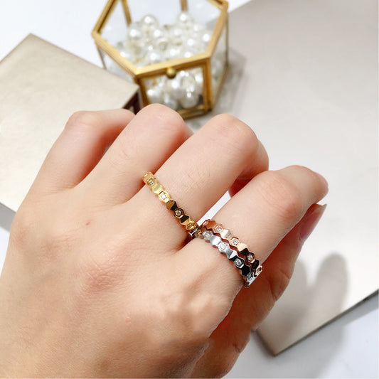 Anillo de Plata con Diseño Colmena para Mujer - Image 2