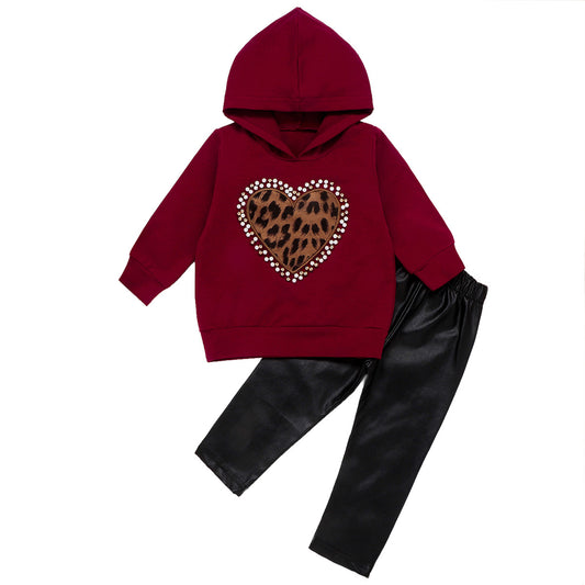 Conjunto Deportivo de Sudadera con Capucha y Pantalones de Cuero - Image 2