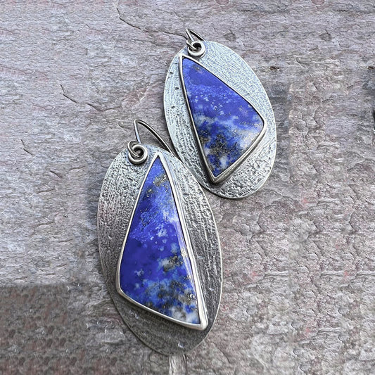 Aretes Triángulo Geométrico Azul Marino en Esmalte - Image 2