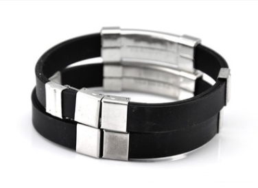 Pulsera de Cruz en Acero Titanio y Silicona - Image 2