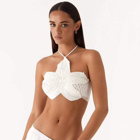 Camiseta Tejida con Escote Halter y Detalles Recortados en Encaje - Image 2