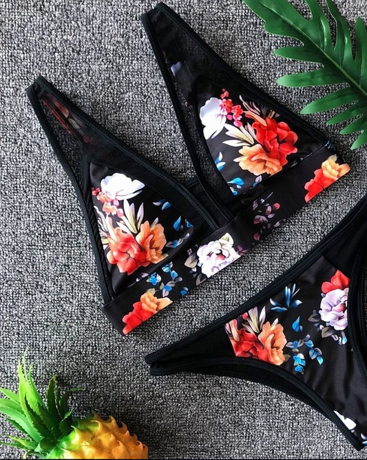 Bikini Halter Fruncido para Busto Pequeño con Abertura Lateral - Image 2
