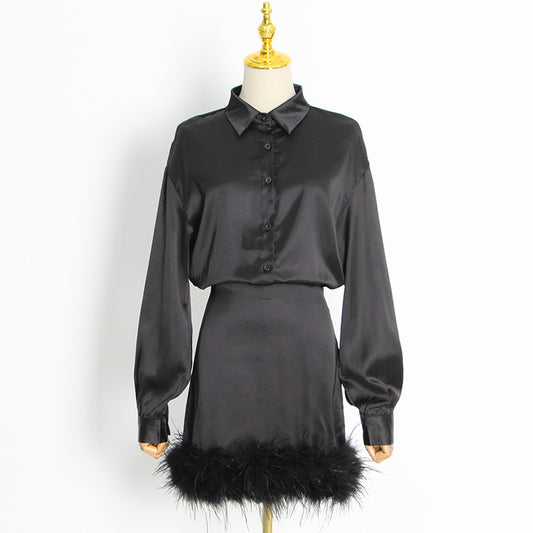Vestido Camisero Satinado con Plumas - Manga Larga Color Sólido - Image 2
