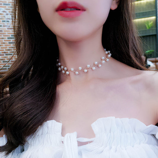 Collar Corto de Perlas Elegante para el Escote – Joya Minimalista de Verano - Image 2