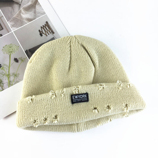 Gorro Tejido con Protección de Oídos y Parches de Moda - Image 2