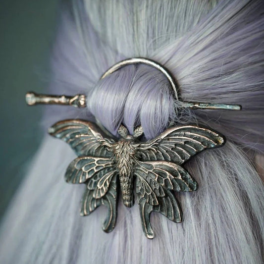 Pasador Gótico Retro con Motivo Polilla - Accesorio de Cabello Nórdico Personalizado - Image 2