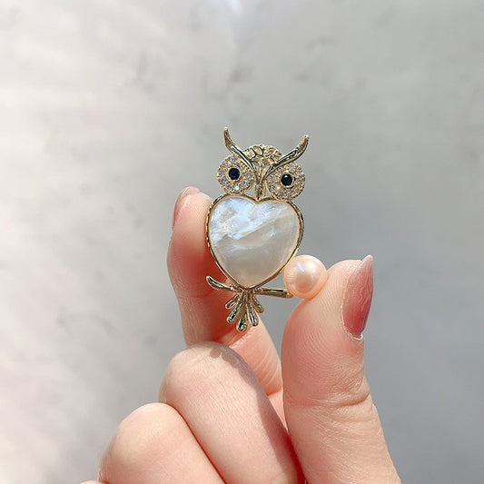 Broche de Búho en Cobre y Circón con Perla Natural - Image 2