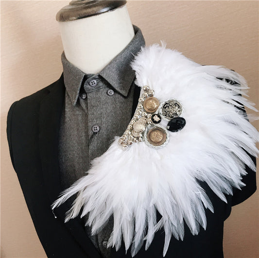 Broche de Pluma para Cantantes y Artistas de Escena - Image 2