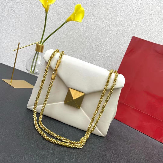 Bolso de Cadena Retro con Remaches Dorados para Mujer - Versátil y Elegante - Image 2