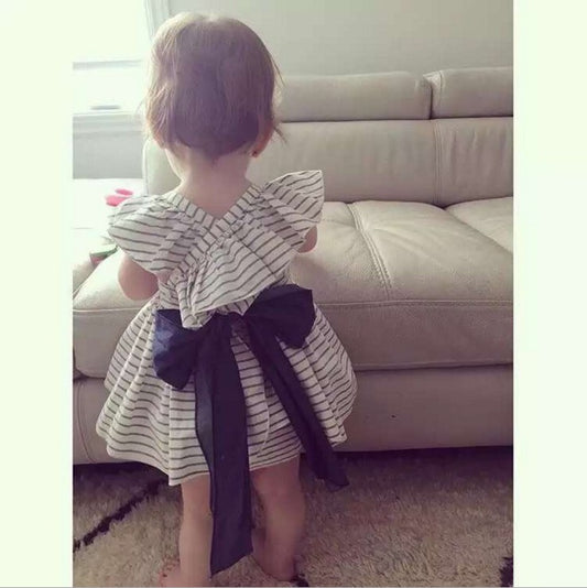 Conjunto de Vestido y Shorts para Bebé Niña con Diseño de Rayas y Lazo Princesa - Image 2