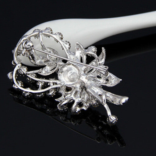 Broche Floral con Perlas y Cristales Brillantes - Image 2