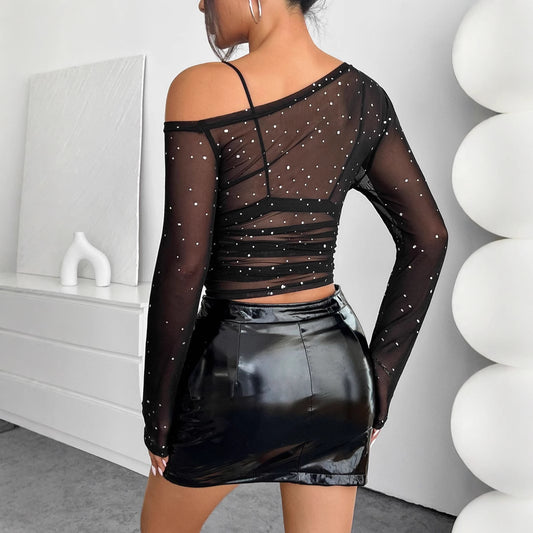 Blusa Elegante Negra con Lentejuelas y Cuello Asimétrico - Image 2