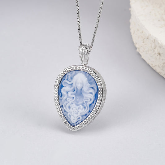 Elegante Colgante Camafeo en Plata con Diseño de Gota - Image 2