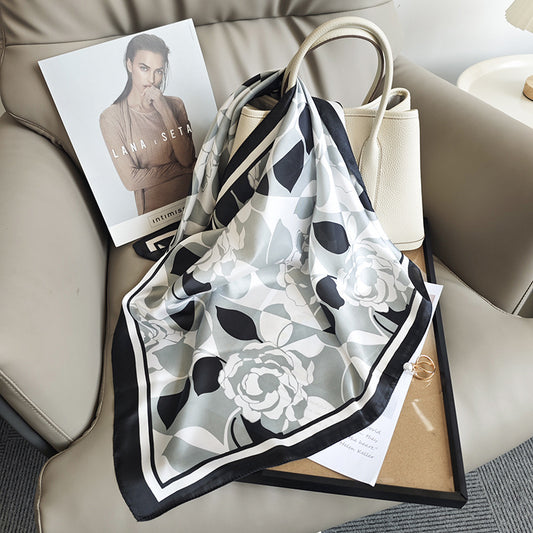 Pañuelo Cuadrado para Mujer con Estampado Floral Fresco y Diseño Minimalista - Image 2