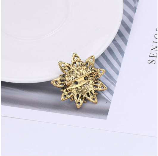 Broche Floral Dorado Vintage con Cristales y Brillantes - Image 2