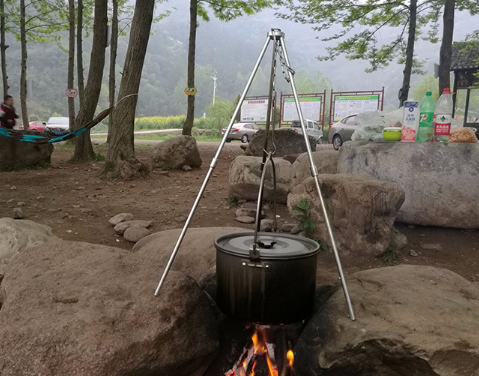Trípode de Aluminio para Camping - Soporte Colgante de Ollas para Fogata - Image 2