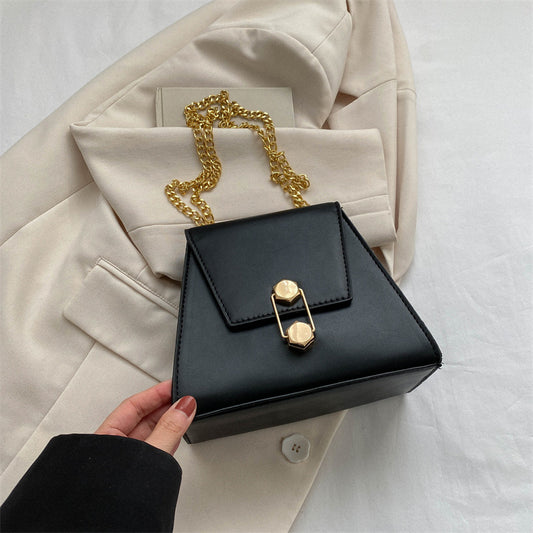 Bolsa Mensajera Estilo Oeste Retro con Cadena - Diseño Coreano Personalizable - Image 2