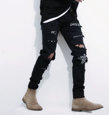 Jeans Slim Fit Cuadros Blanco y Negro con Detalles Rotos y Puños Elásticos - Image 2
