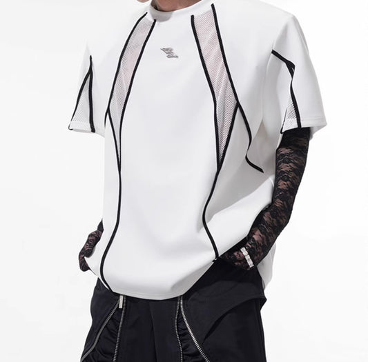 Remera Negra con Costuras Huecas y Acolchado en Hombros - Image 2