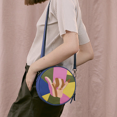 Bolso Redondo Pequeño de Lona con Bordado Diagonal - Image 2