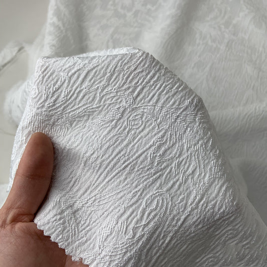 Tela Jacquard Tejida con Relieve de Seda Humanoid - Image 2