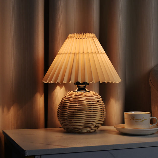 Lámpara de Mesita de Noche con Pliegues - Iluminación Elegante para tu Dormitorio - Image 2