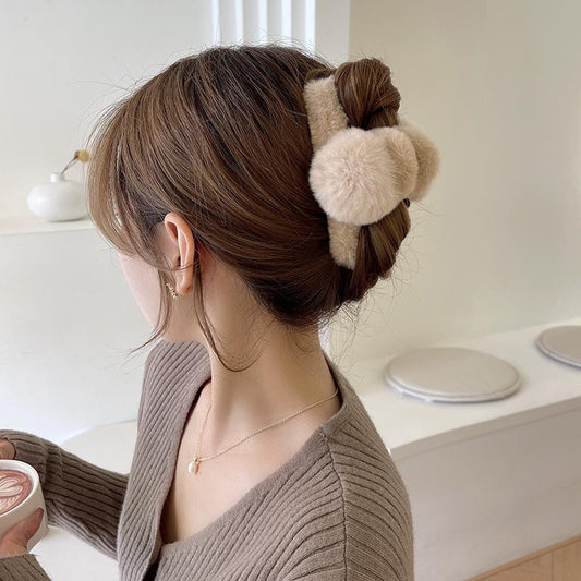Pinza para Cabello Grande con Bola de Peluche y Estilo Elegante - Image 2