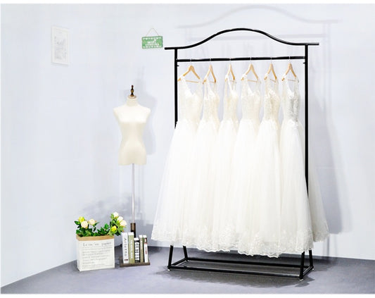 Perchero de Piso para Vestidos de Novia - Exhibidor Elegante de Lujo - Image 2