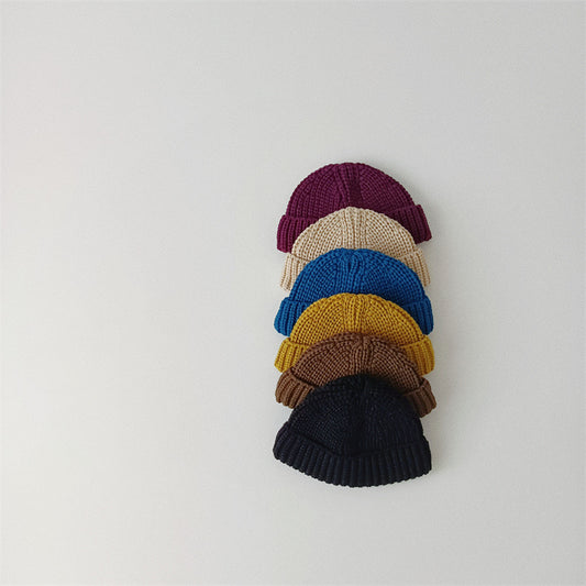 Gorro Tejido para Bebé con Puños Acanalados en Colores Sólidos - Image 2