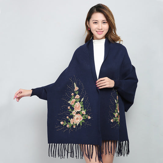 Chal de Invierno para Mujer con Mangas y Bordados Versátil - Image 2